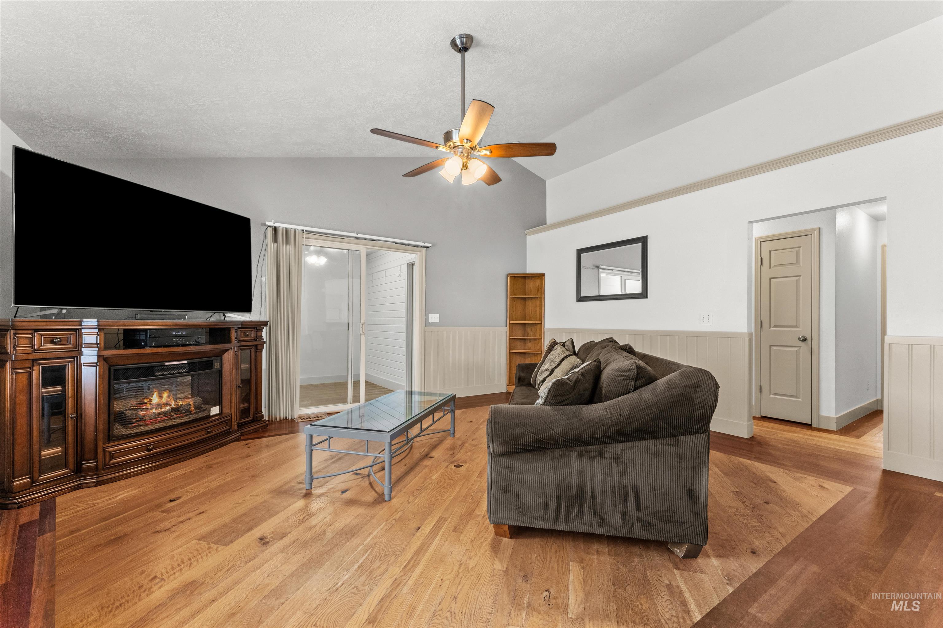 677 N Shady Grove Way, Kuna, Idaho 83634, 3 Bedrooms, 2 Bathrooms, Residential For Sale, Price $325,000,MLS 98998205