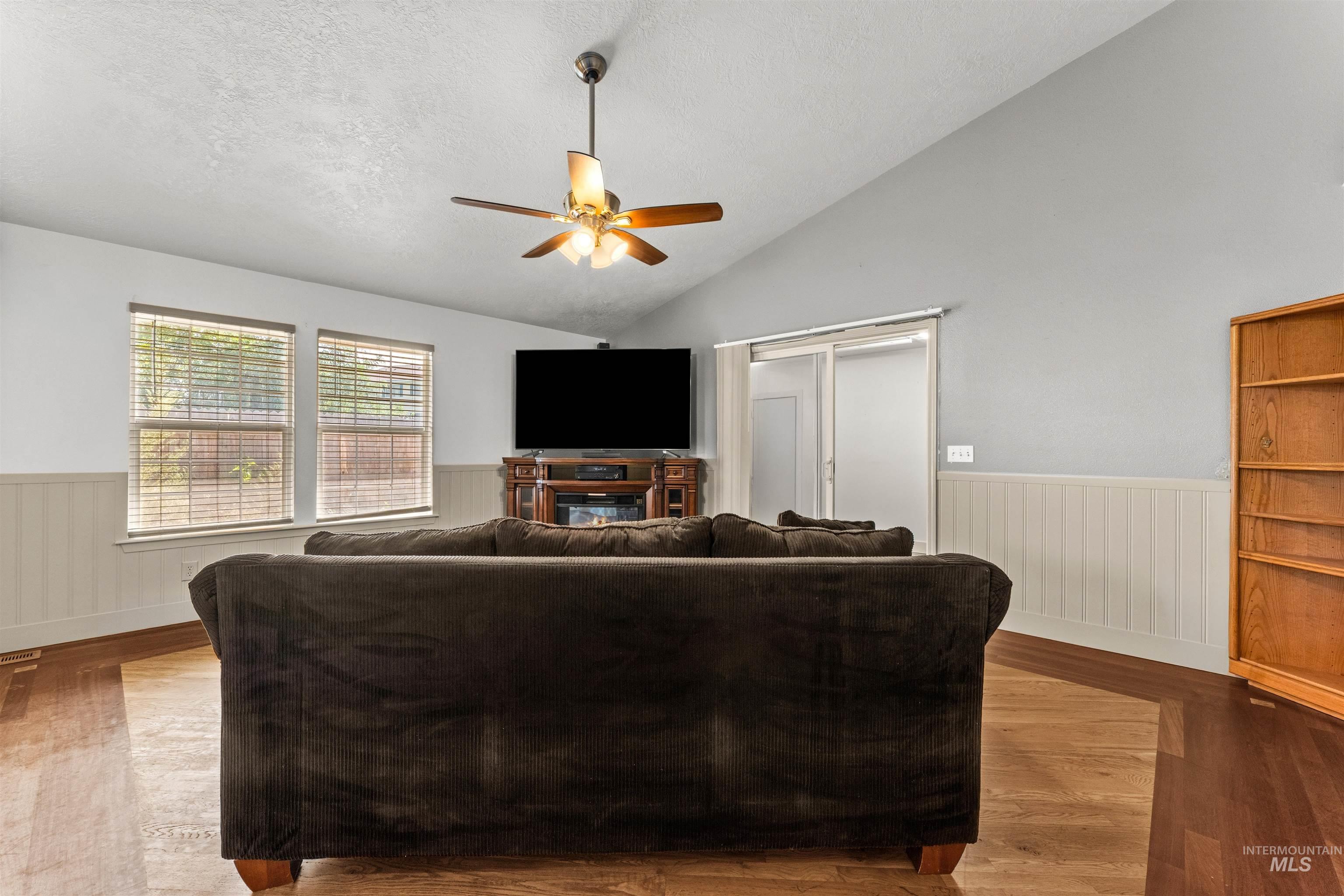 677 N Shady Grove Way, Kuna, Idaho 83634, 3 Bedrooms, 2 Bathrooms, Residential For Sale, Price $325,000,MLS 98998205