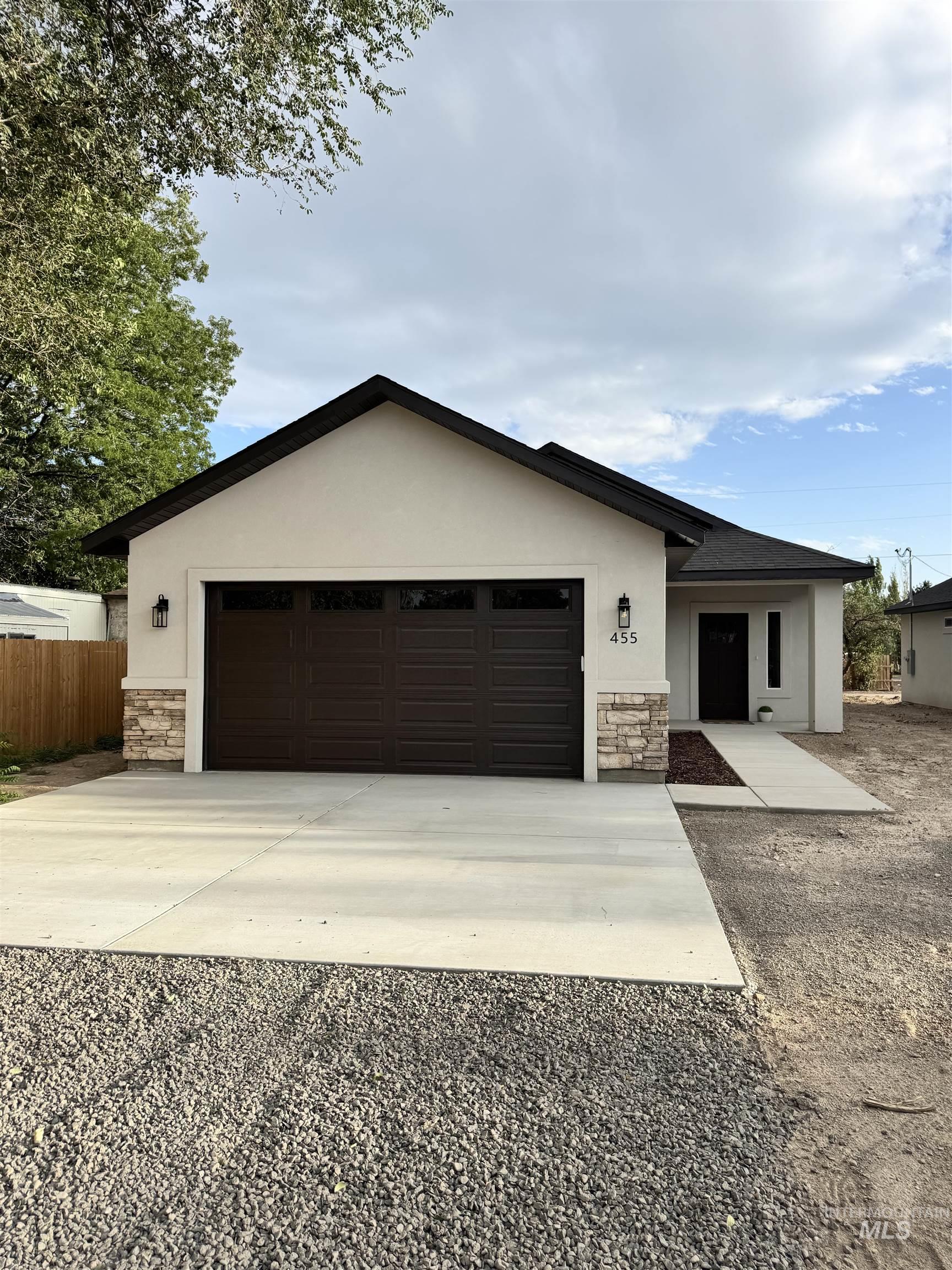 455 E C Avenue, Wendell, Idaho 83355, 3 Bedrooms, 2 Bathrooms, Residential For Sale, Price $339,500,MLS 98998209