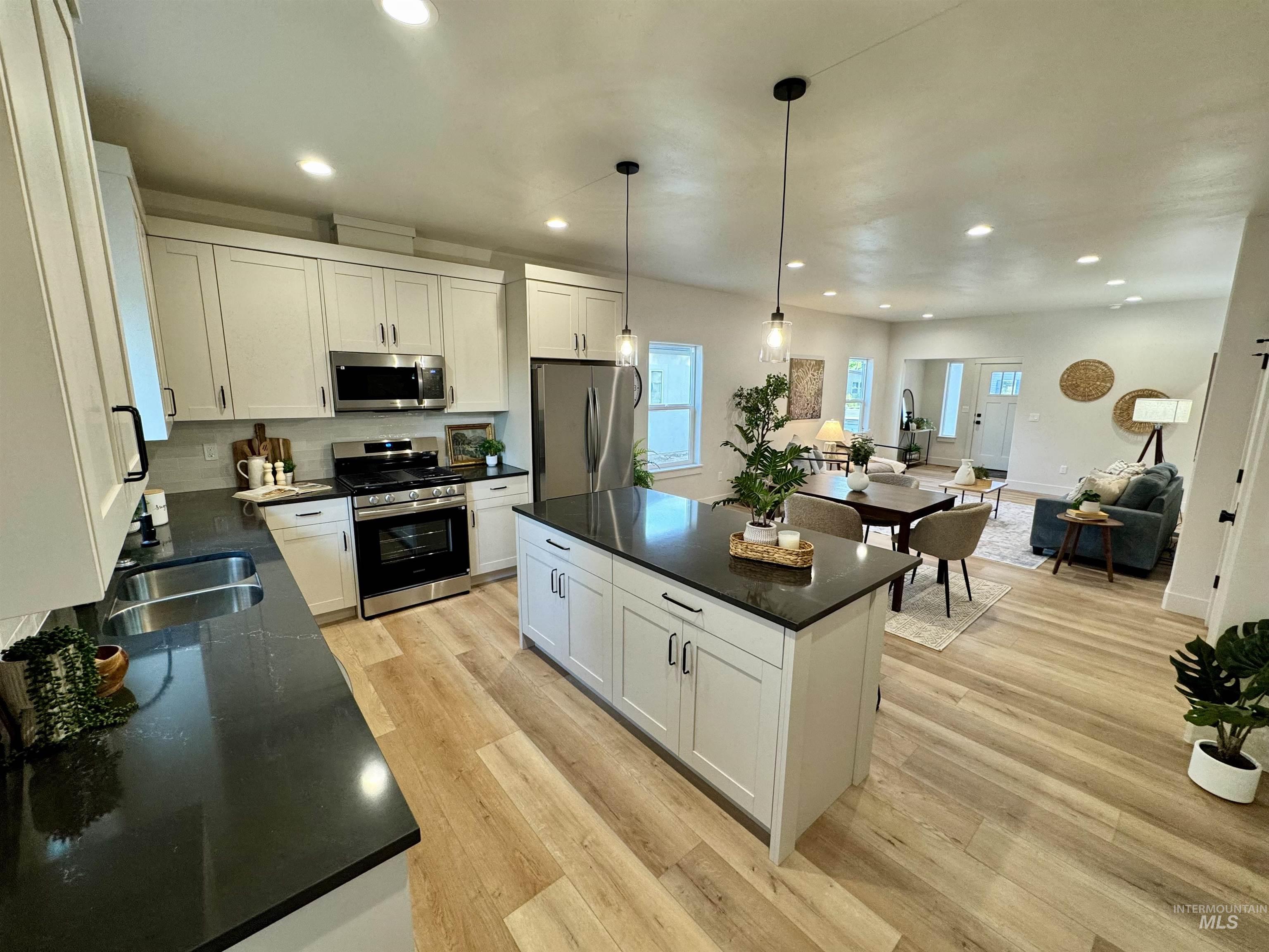 455 E C Avenue, Wendell, Idaho 83355, 3 Bedrooms, 2 Bathrooms, Residential For Sale, Price $349,500,MLS 98998209