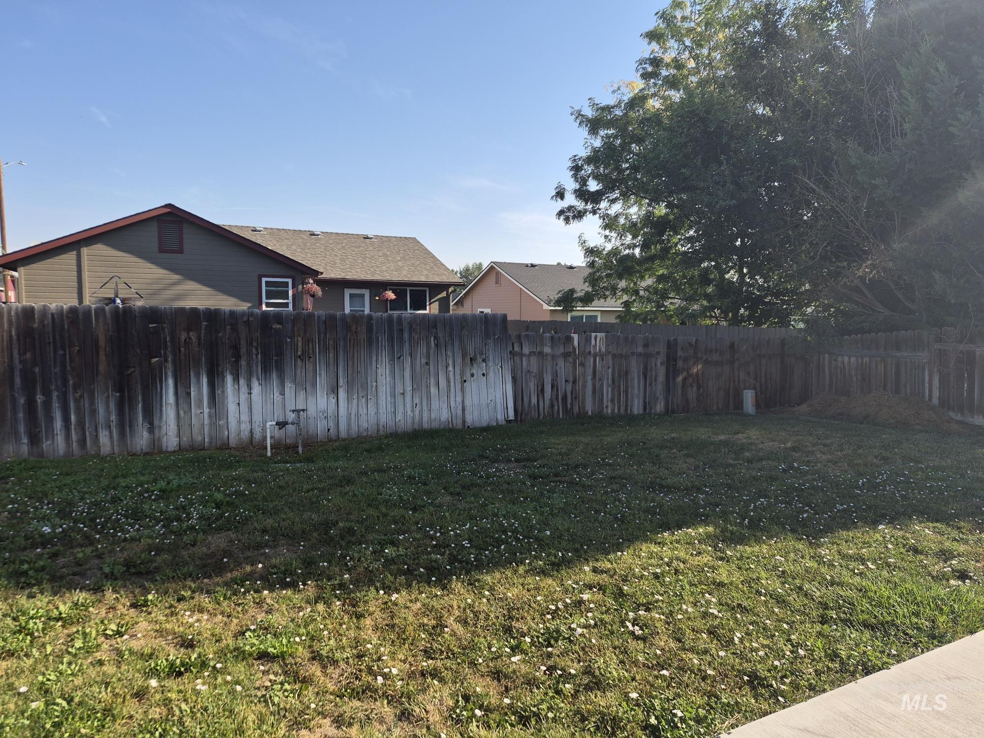 528 Pennsylvania ct, Nampa, Idaho 83686, 3 Bedrooms, 3 Bathrooms, Residential For Sale, Price $375,900,MLS 98998210