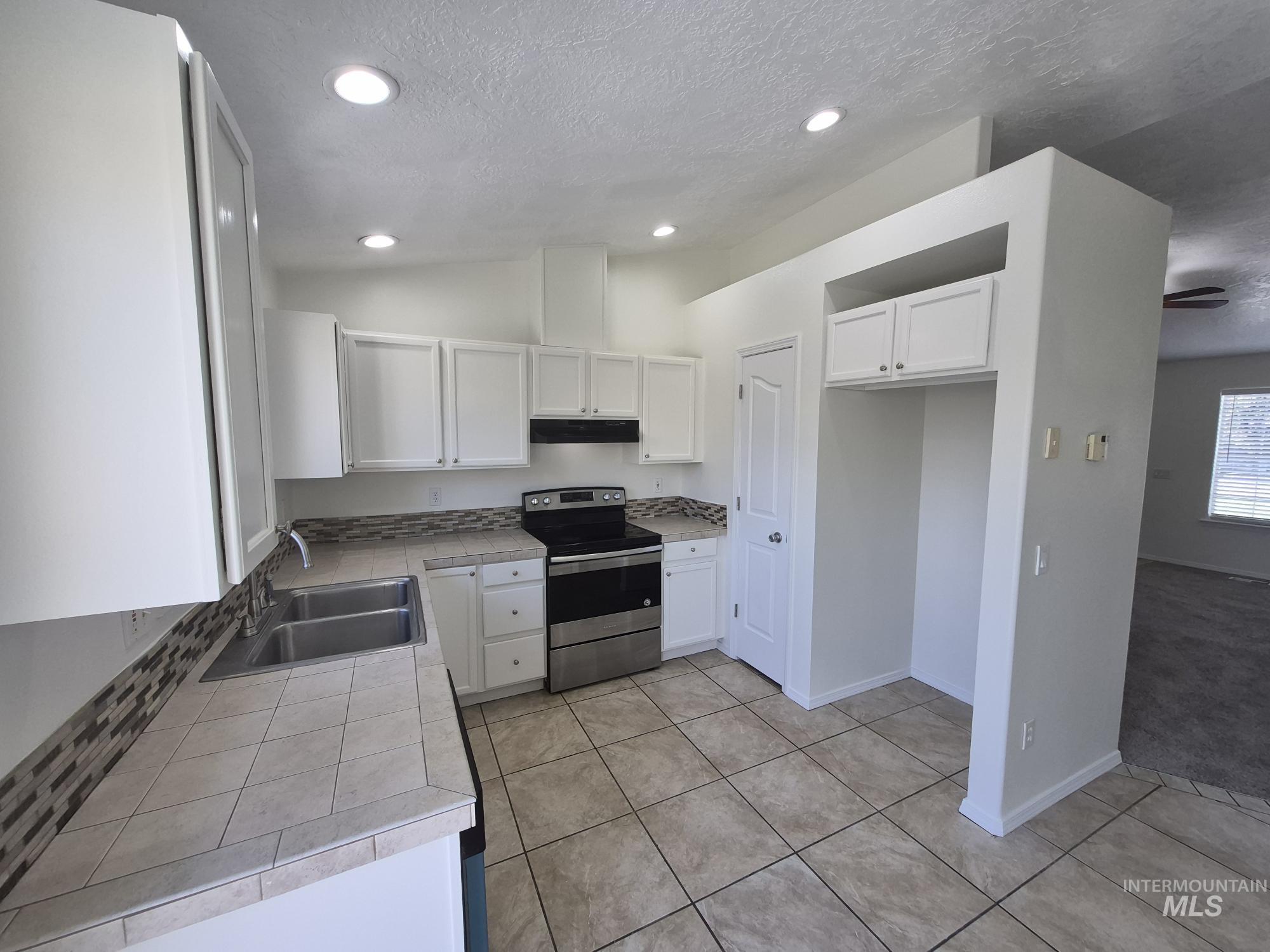 528 Pennsylvania ct, Nampa, Idaho 83686, 3 Bedrooms, 3 Bathrooms, Residential For Sale, Price $375,900,MLS 98998210