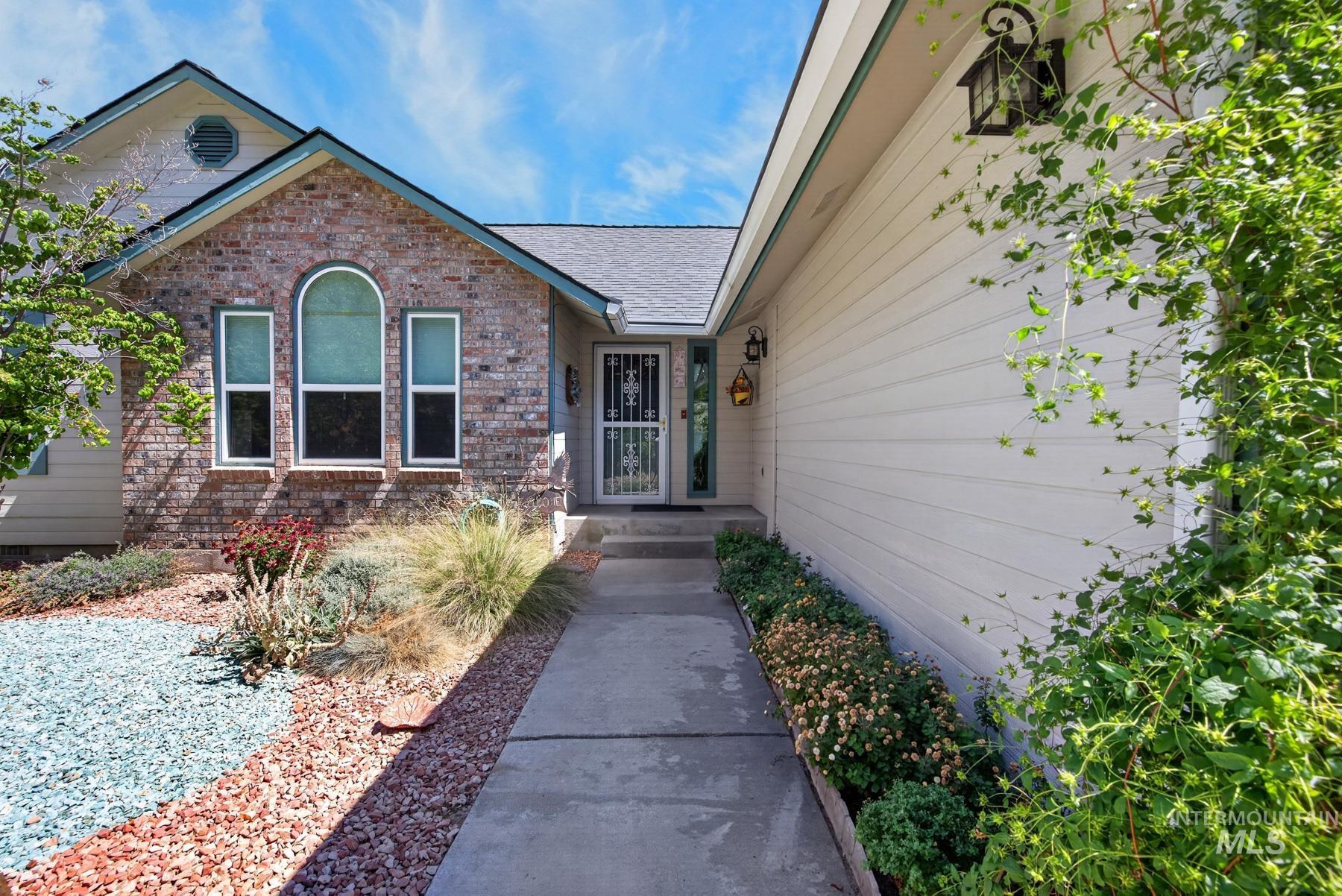 3604 N 39th St, Boise, Idaho 83703, 3 Bedrooms, 2 Bathrooms, Residential For Sale, Price $549,900,MLS 98998211