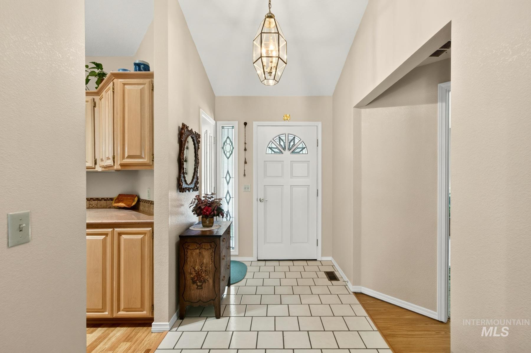 3604 N 39th St, Boise, Idaho 83703, 3 Bedrooms, 2 Bathrooms, Residential For Sale, Price $549,900,MLS 98998211
