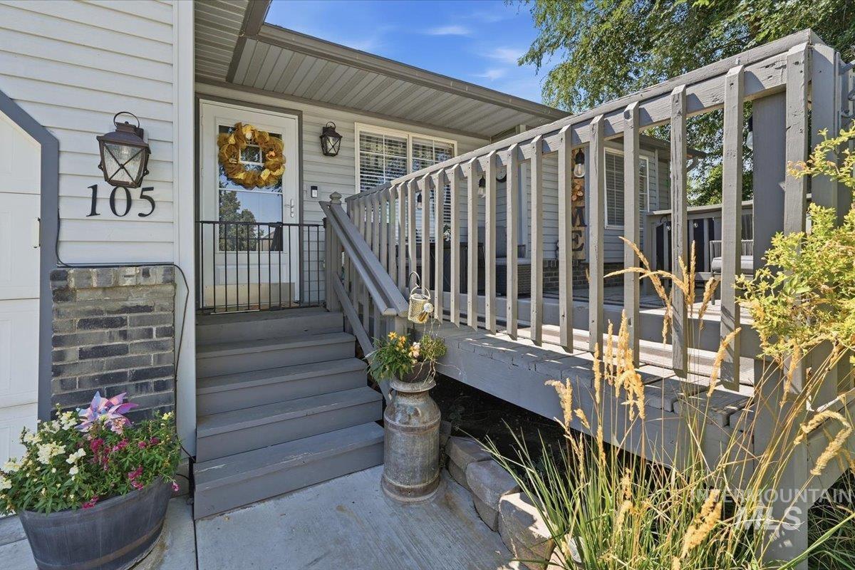 105 Silver Sage Pl, Homedale, Idaho 83628, 4 Bedrooms, 2.5 Bathrooms, Residential For Sale, Price $479,900,MLS 98998219