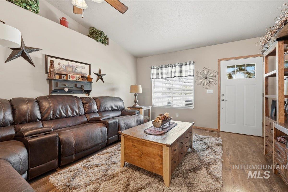 105 Silver Sage Pl, Homedale, Idaho 83628, 4 Bedrooms, 2.5 Bathrooms, Residential For Sale, Price $479,900,MLS 98998219