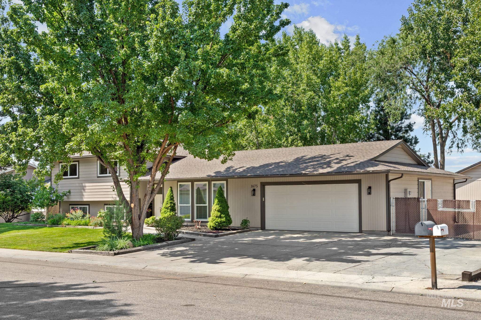 1675 S Country Terrace Way, Meridian, Idaho 83642, 4 Bedrooms, 3 Bathrooms, Residential For Sale, Price $599,900,MLS 98998220
