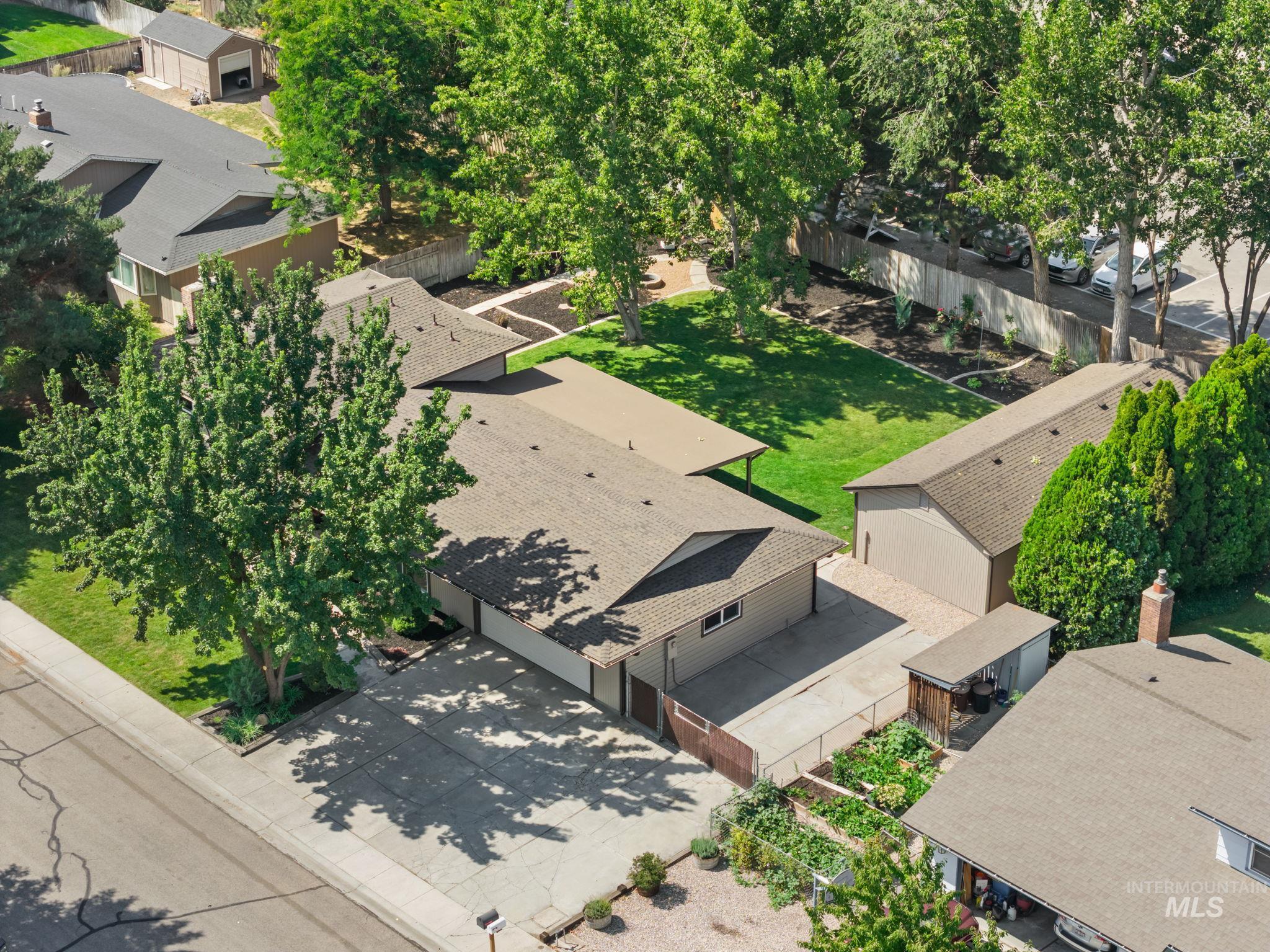 1675 S Country Terrace Way, Meridian, Idaho 83642, 4 Bedrooms, 3 Bathrooms, Residential For Sale, Price $599,900,MLS 98998220