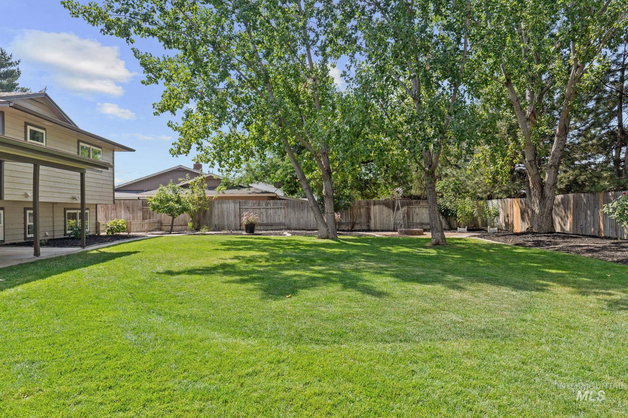 1675 S Country Terrace Way, Meridian, Idaho 83642, 4 Bedrooms, 3 Bathrooms, Residential For Sale, Price $599,900,MLS 98998220