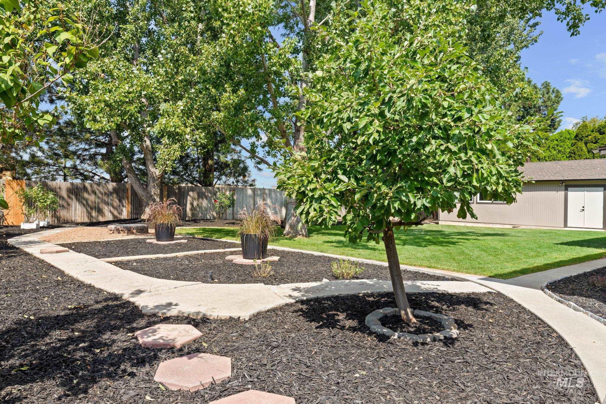 1675 S Country Terrace Way, Meridian, Idaho 83642, 4 Bedrooms, 3 Bathrooms, Residential For Sale, Price $599,900,MLS 98998220