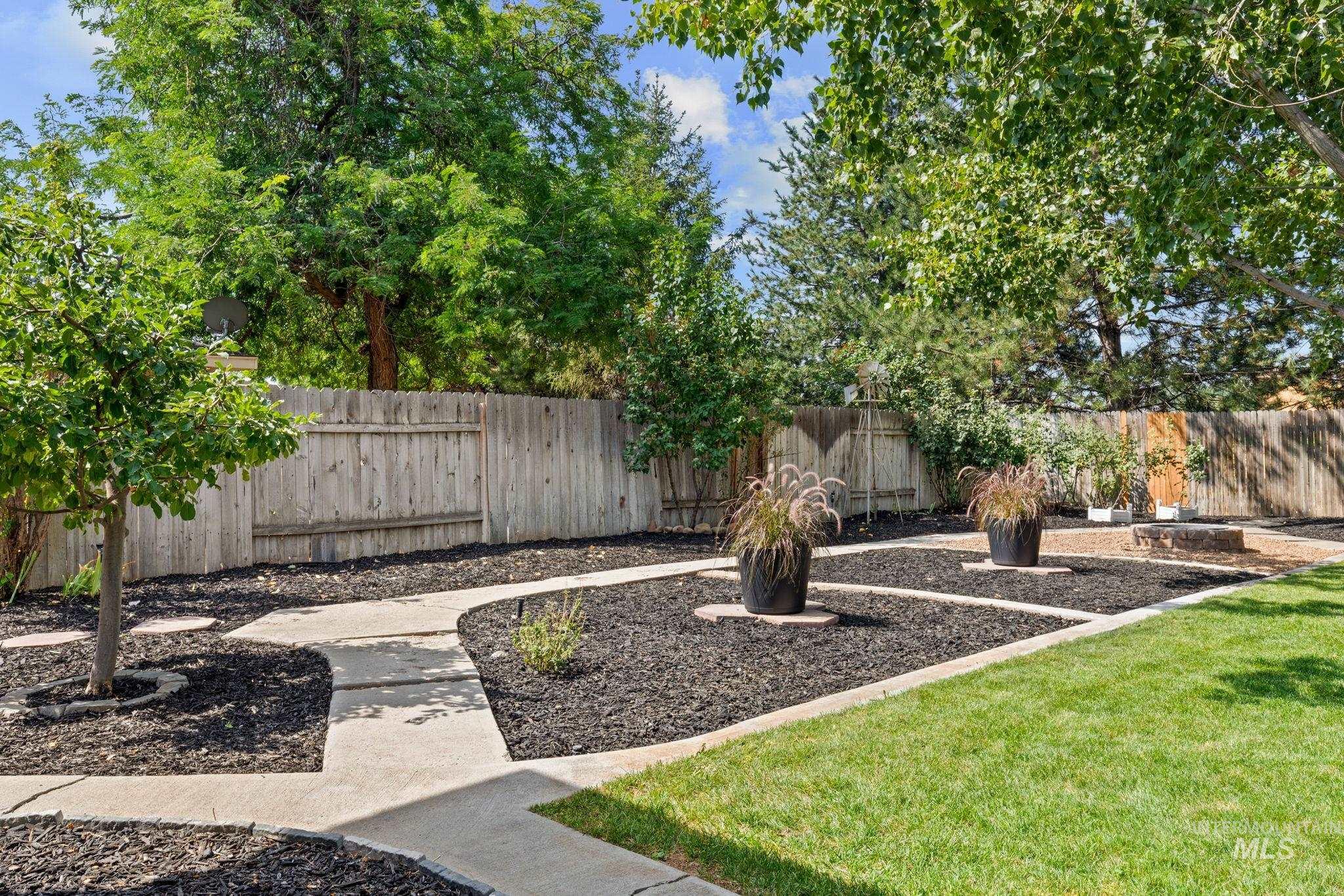 1675 S Country Terrace Way, Meridian, Idaho 83642, 4 Bedrooms, 3 Bathrooms, Residential For Sale, Price $599,900,MLS 98998220