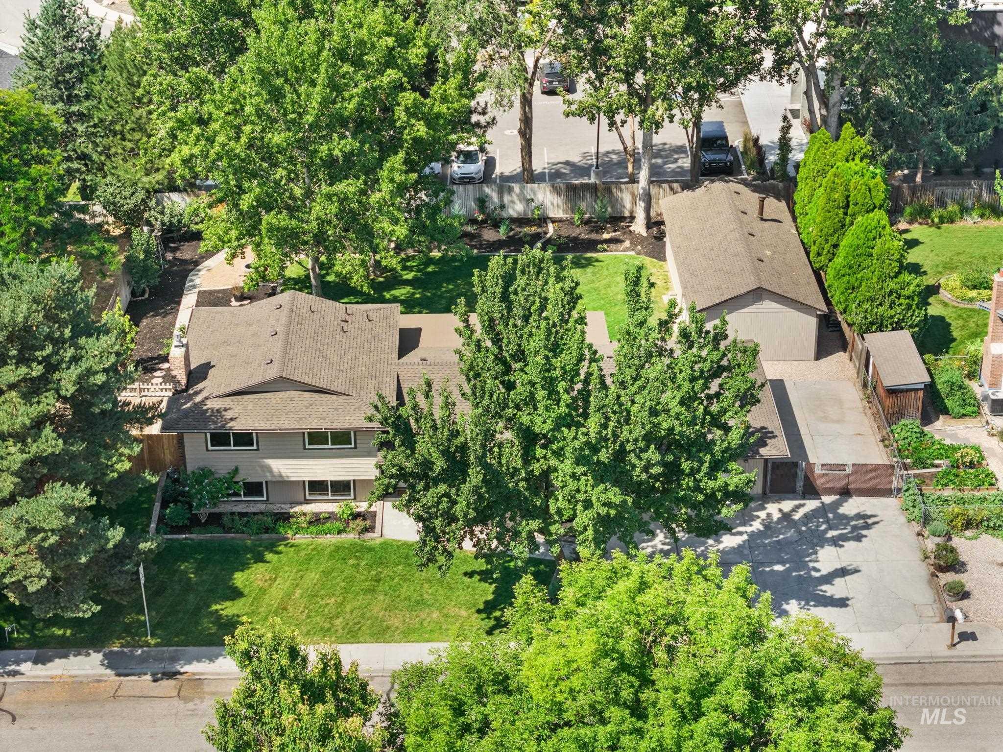 1675 S Country Terrace Way, Meridian, Idaho 83642, 4 Bedrooms, 3 Bathrooms, Residential For Sale, Price $599,900,MLS 98998220