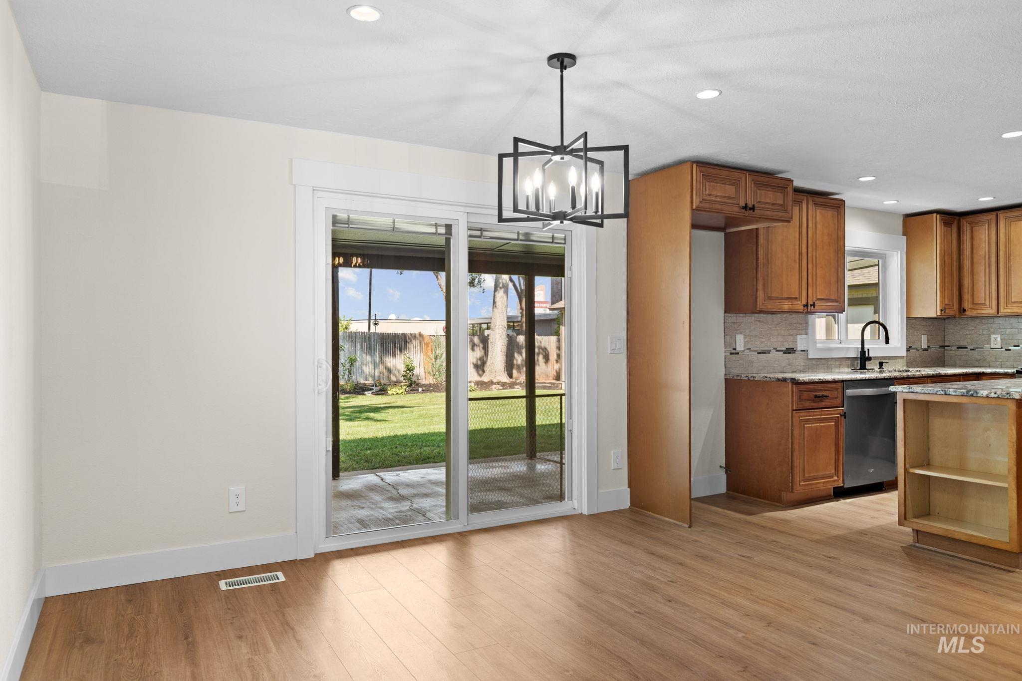 1675 S Country Terrace Way, Meridian, Idaho 83642, 4 Bedrooms, 3 Bathrooms, Residential For Sale, Price $599,900,MLS 98998220