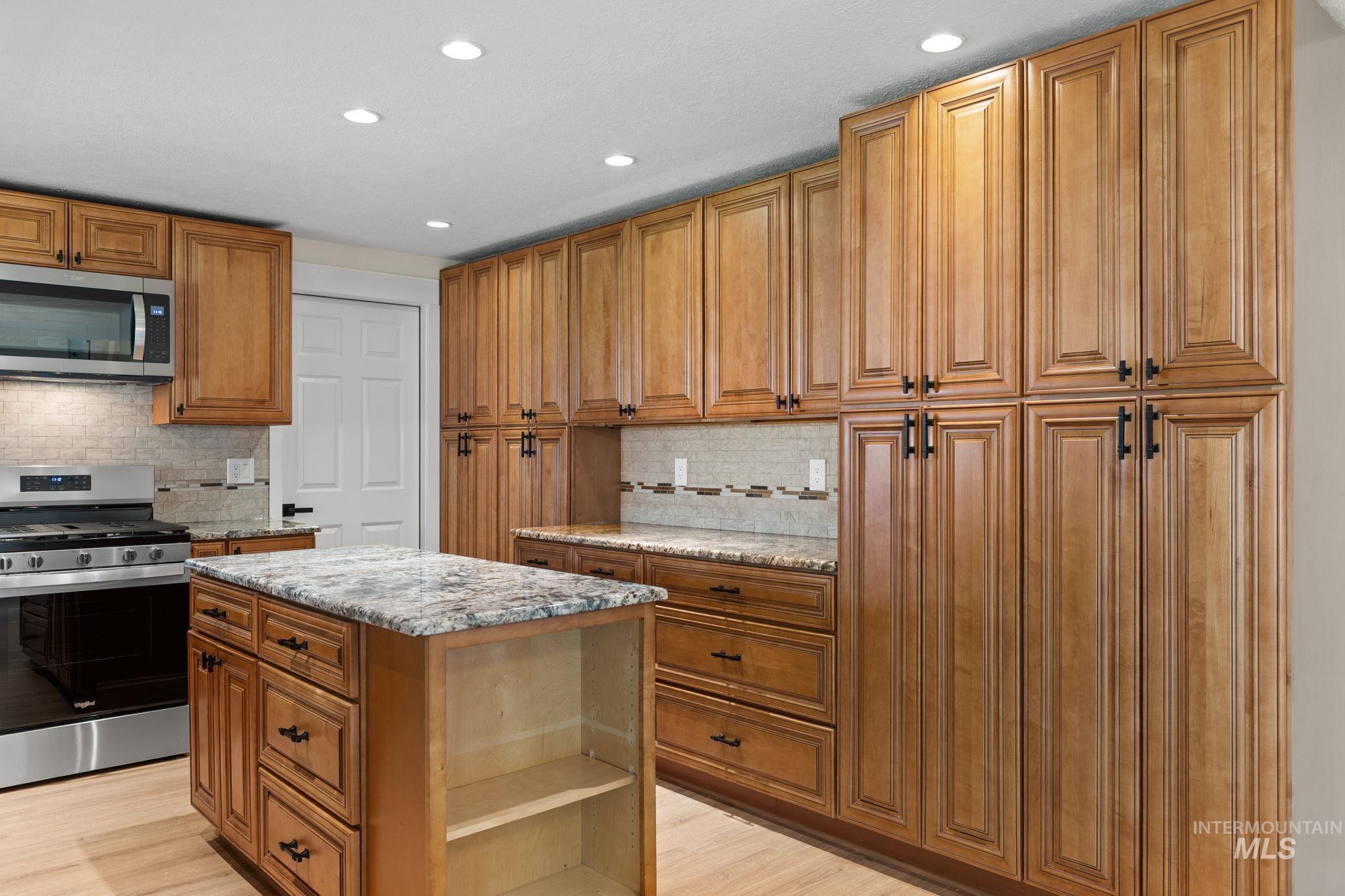 1675 S Country Terrace Way, Meridian, Idaho 83642, 4 Bedrooms, 3 Bathrooms, Residential For Sale, Price $599,900,MLS 98998220