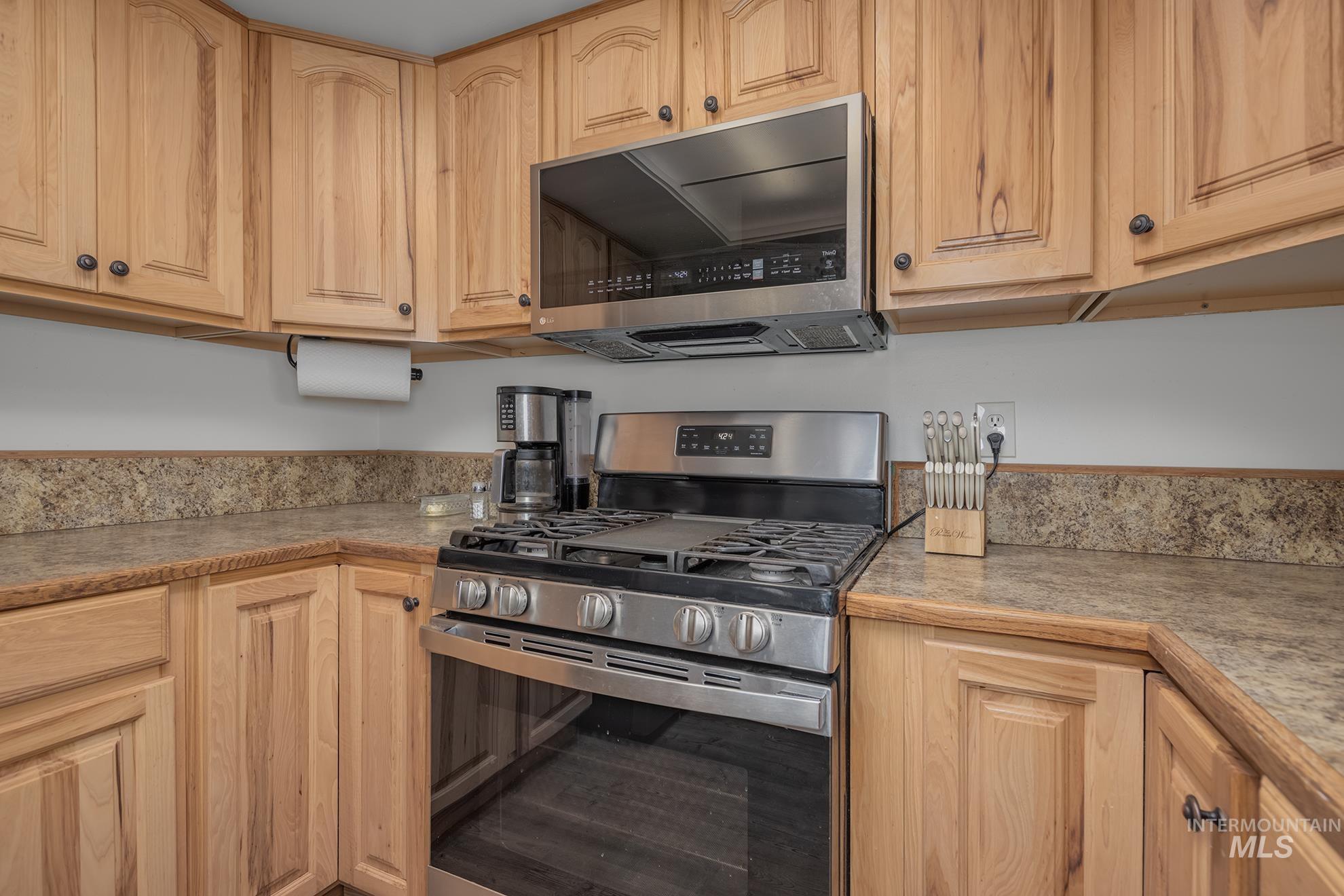 692 15th St, Vale, Oregon 97918, 3 Bedrooms, 2 Bathrooms, Residential For Sale, Price $389,000, 98998221