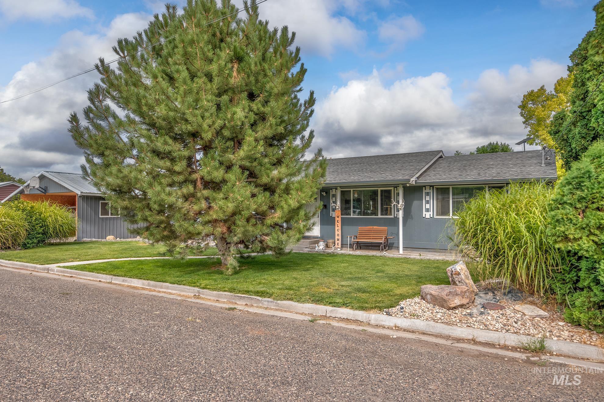 692 15th St, Vale, Oregon 97918, 3 Bedrooms, 2 Bathrooms, Residential For Sale, Price $389,000, 98998221