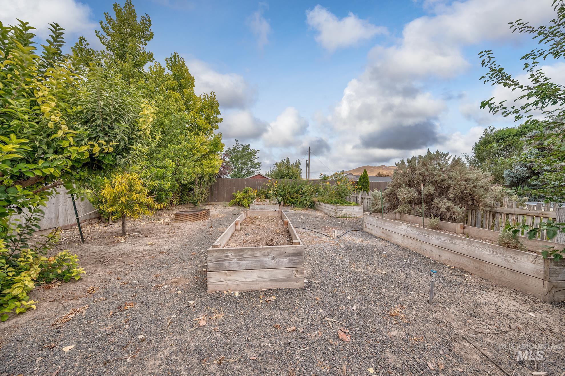 692 15th St, Vale, Oregon 97918, 3 Bedrooms, 2 Bathrooms, Residential For Sale, Price $389,000, 98998221