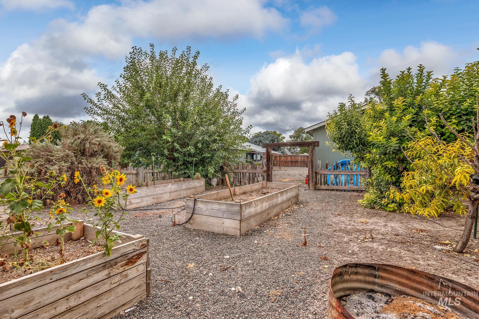 692 15th St, Vale, Oregon 97918, 3 Bedrooms, 2 Bathrooms, Residential For Sale, Price $389,000, 98998221