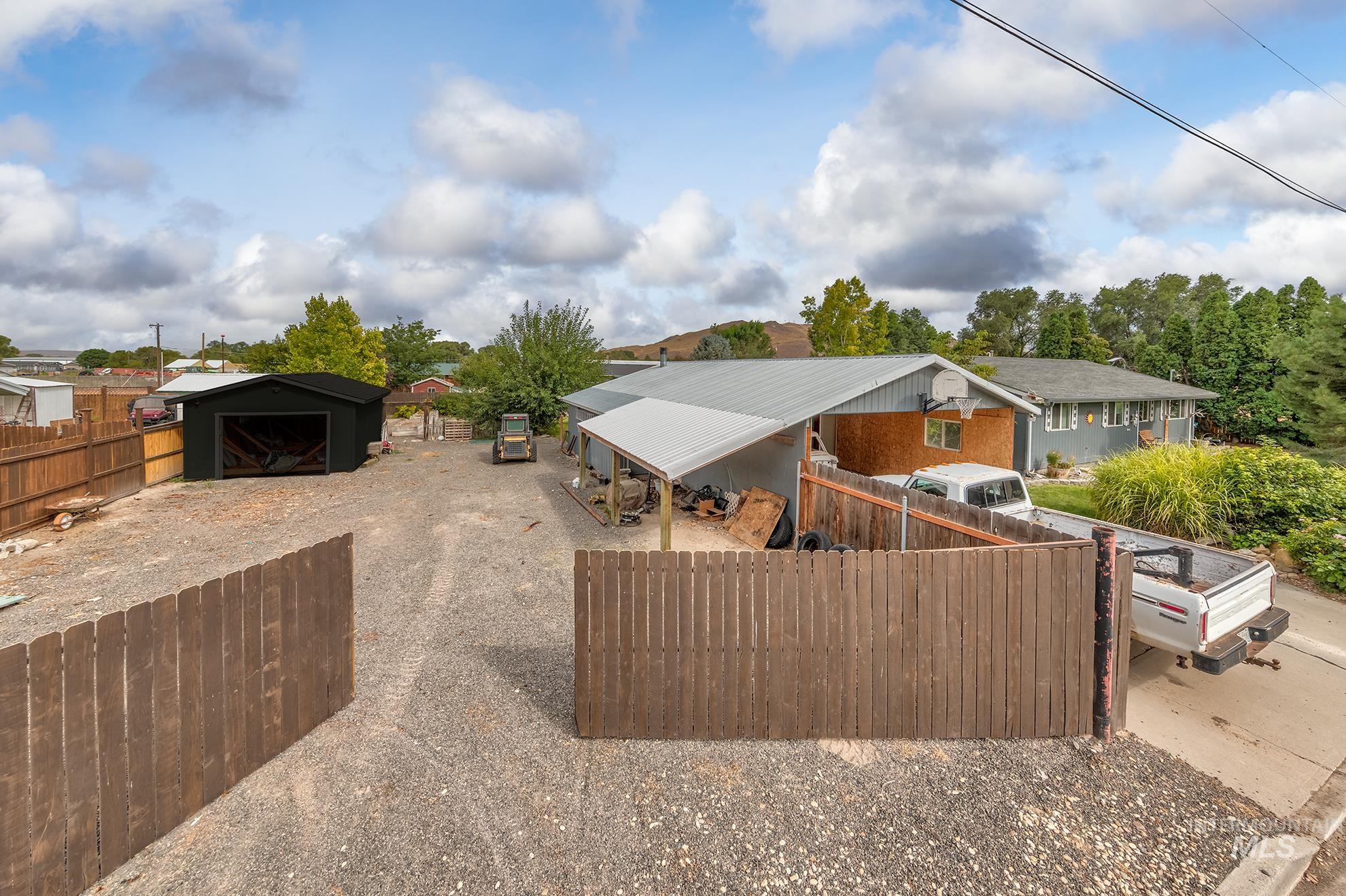 692 15th St, Vale, Oregon 97918, 3 Bedrooms, 2 Bathrooms, Residential For Sale, Price $389,000, 98998221