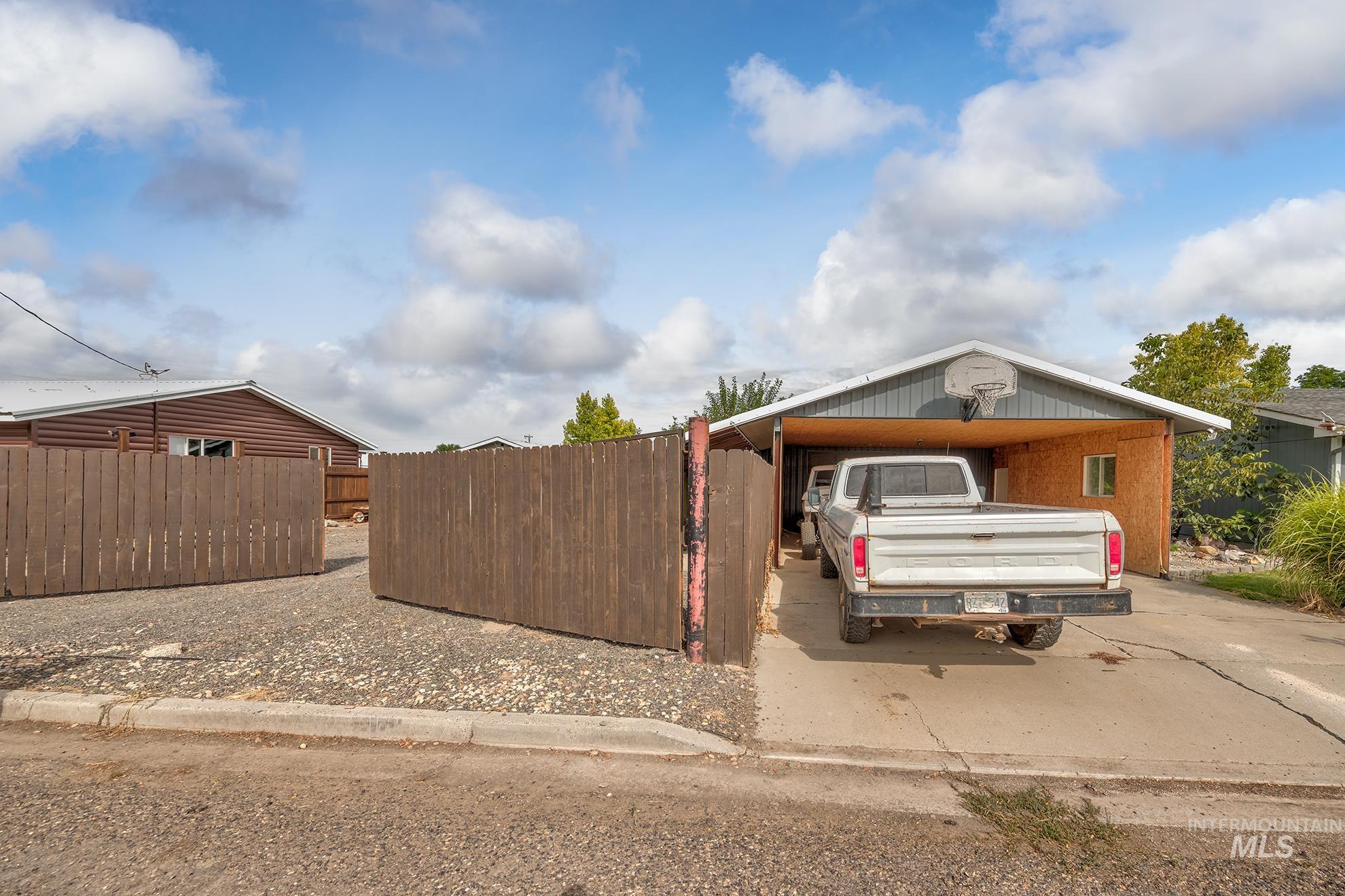 692 15th St, Vale, Oregon 97918, 3 Bedrooms, 2 Bathrooms, Residential For Sale, Price $389,000, 98998221