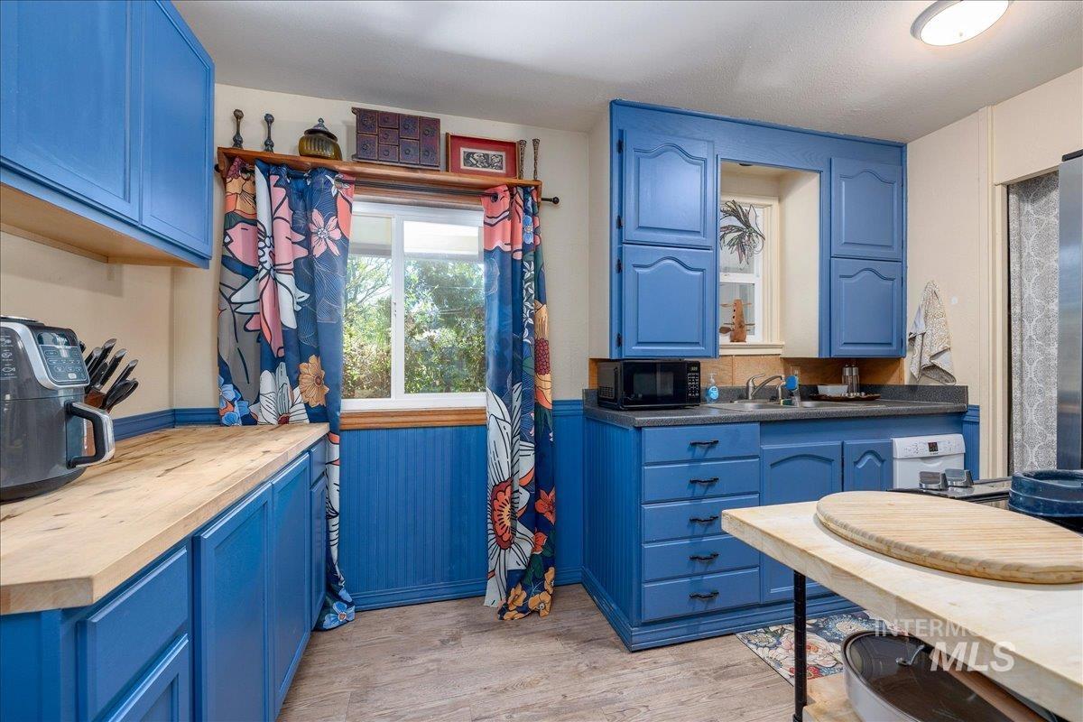 3213 W Edgemoor Road, Boise, Idaho 83703, 2 Bedrooms, 1 Bathroom, Residential For Sale, Price $415,000, 98998224