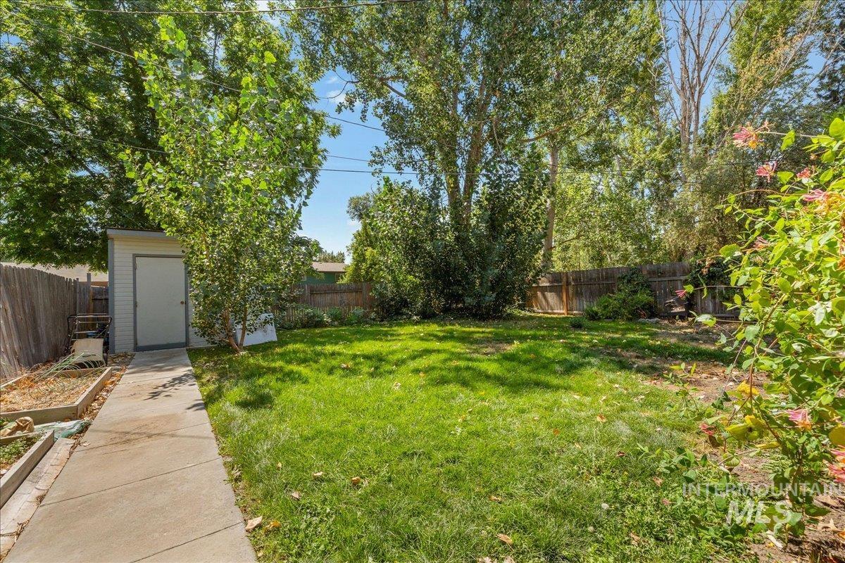 3213 W Edgemoor Road, Boise, Idaho 83703, 2 Bedrooms, 1 Bathroom, Residential For Sale, Price $415,000, 98998224