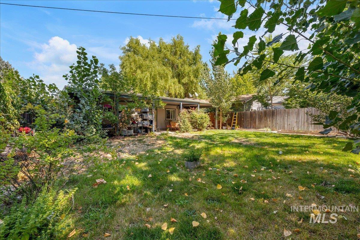 3213 W Edgemoor Road, Boise, Idaho 83703, 2 Bedrooms, 1 Bathroom, Residential For Sale, Price $415,000, 98998224
