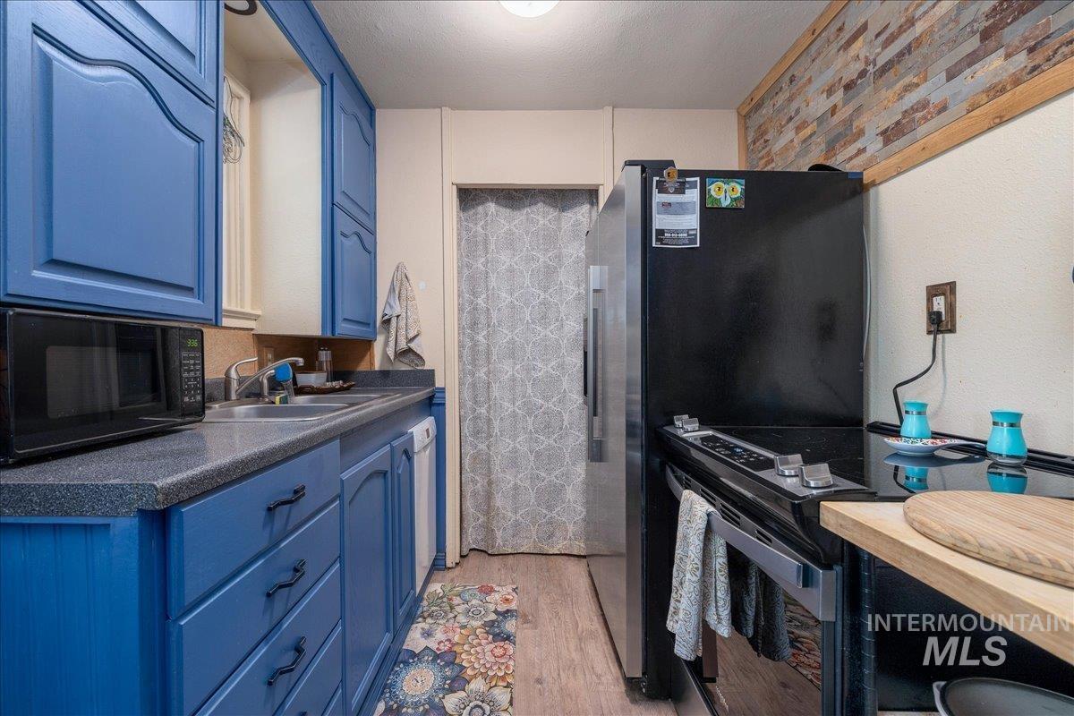 3213 W Edgemoor Road, Boise, Idaho 83703, 2 Bedrooms, 1 Bathroom, Residential For Sale, Price $415,000, 98998224