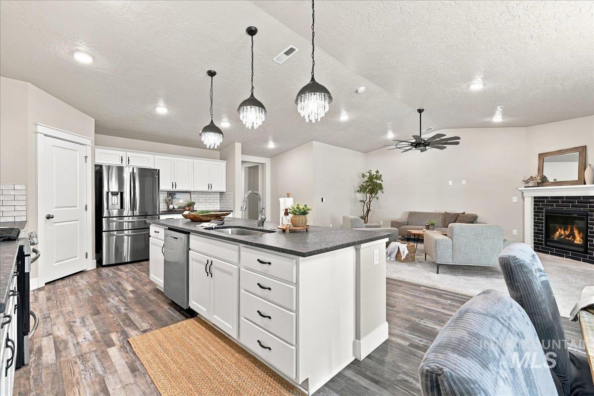 3795 E Berwick Dr, Nampa, Idaho 83686, 3 Bedrooms, 2 Bathrooms, Residential For Sale, Price $455,000, 98998241