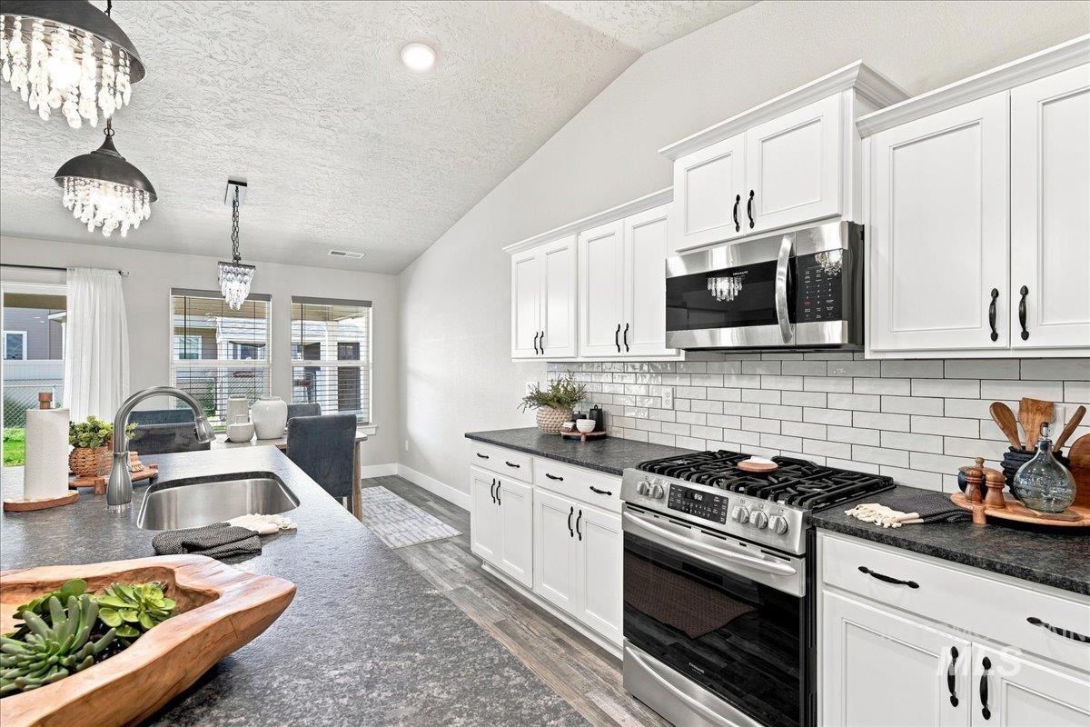 3795 E Berwick Dr, Nampa, Idaho 83686, 3 Bedrooms, 2 Bathrooms, Residential For Sale, Price $455,000, 98998241