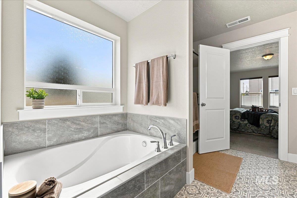 3795 E Berwick Dr, Nampa, Idaho 83686, 3 Bedrooms, 2 Bathrooms, Residential For Sale, Price $455,000, 98998241