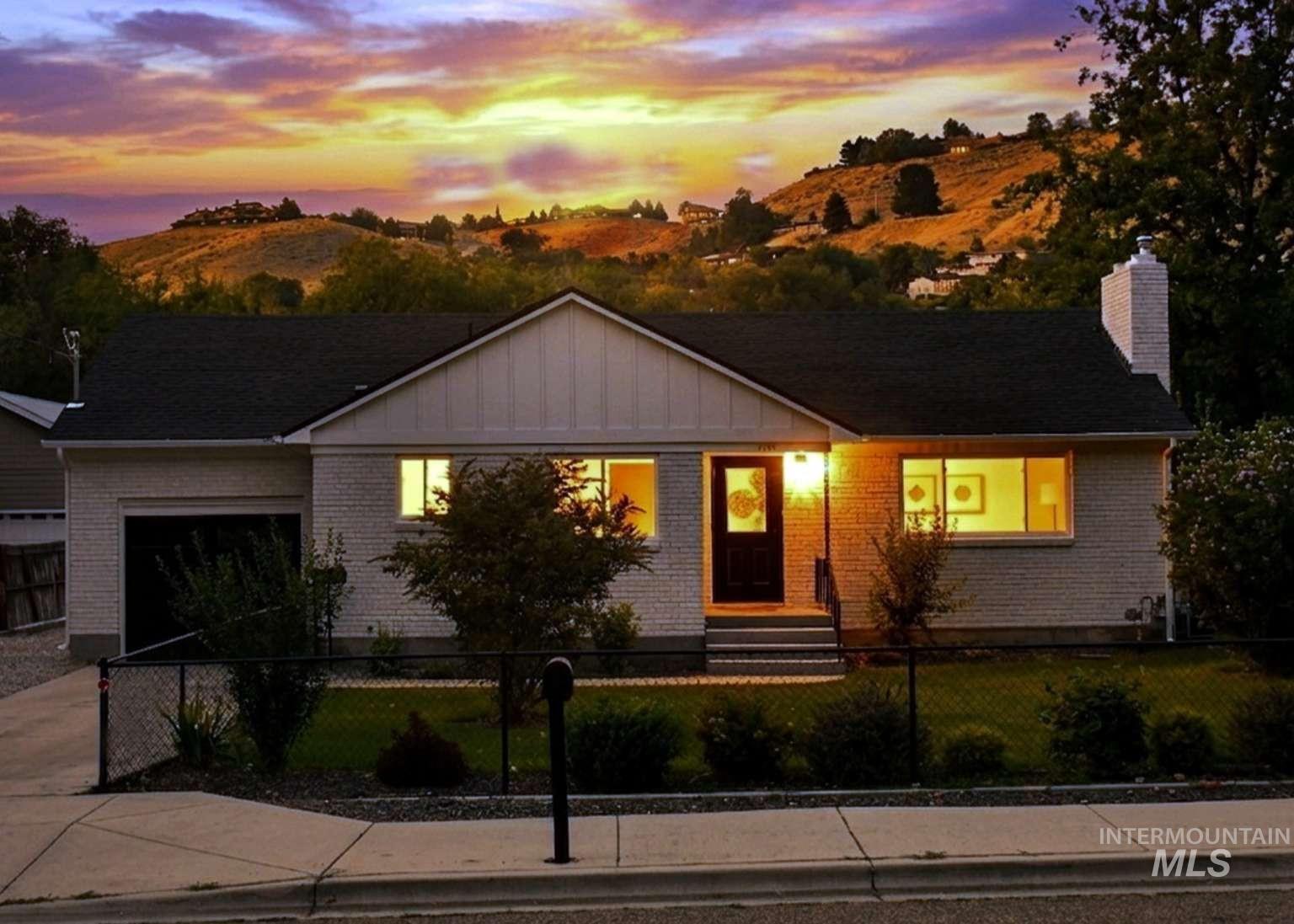 3804 W Catalpa Dr, Boise, Idaho 83703, 5 Bedrooms, 2 Bathrooms, Residential For Sale, Price $769,000, 98998244