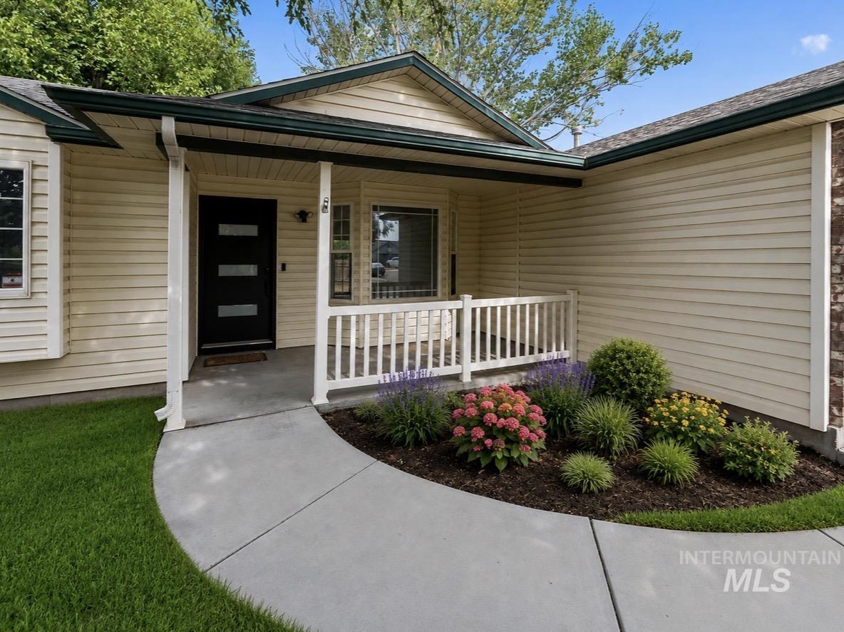 526 Lost Basin Ct, Nampa, Idaho 83686, 3 Bedrooms, 2 Bathrooms, Residential For Sale, Price $382,500, 98998292