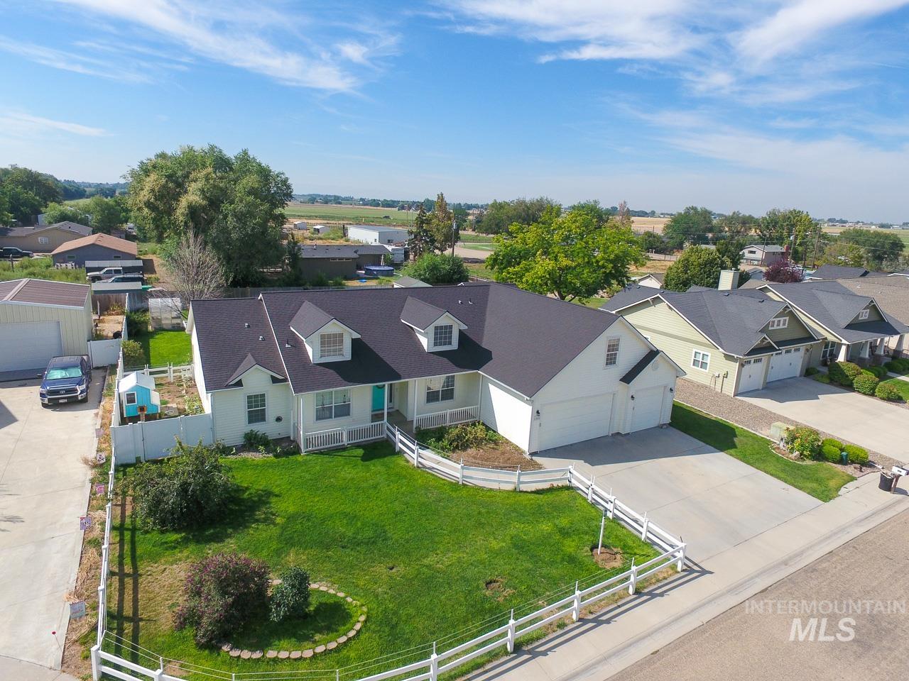 1005 karndell St, Caldwell, Idaho 83605, 4 Bedrooms, 2 Bathrooms, Residential For Sale, Price $543,000,MLS 98998308