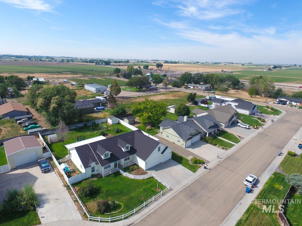 1005 karndell St, Caldwell, Idaho 83605, 4 Bedrooms, 2 Bathrooms, Residential For Sale, Price $543,000,MLS 98998308