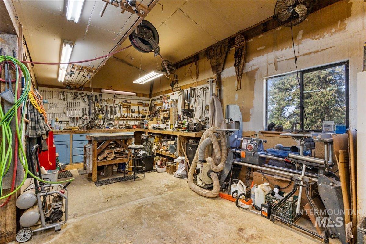 1034 Browns Lane, Potlatch, Idaho 83855, 3 Bedrooms, 1.5 Bathrooms, Residential For Sale, Price $675,000, 98998311