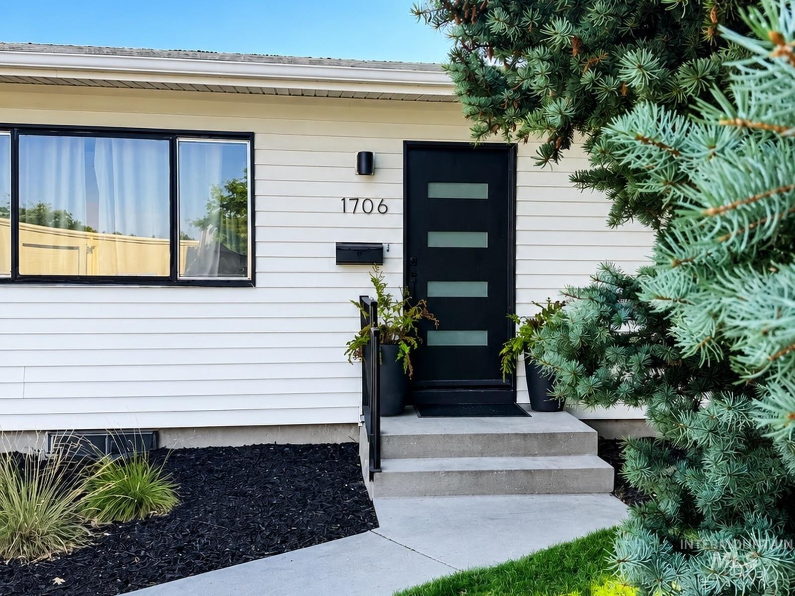 1706 S Raymond St, Boise, Idaho 83709, 4 Bedrooms, 2 Bathrooms, Residential For Sale, Price $559,990, 98998377