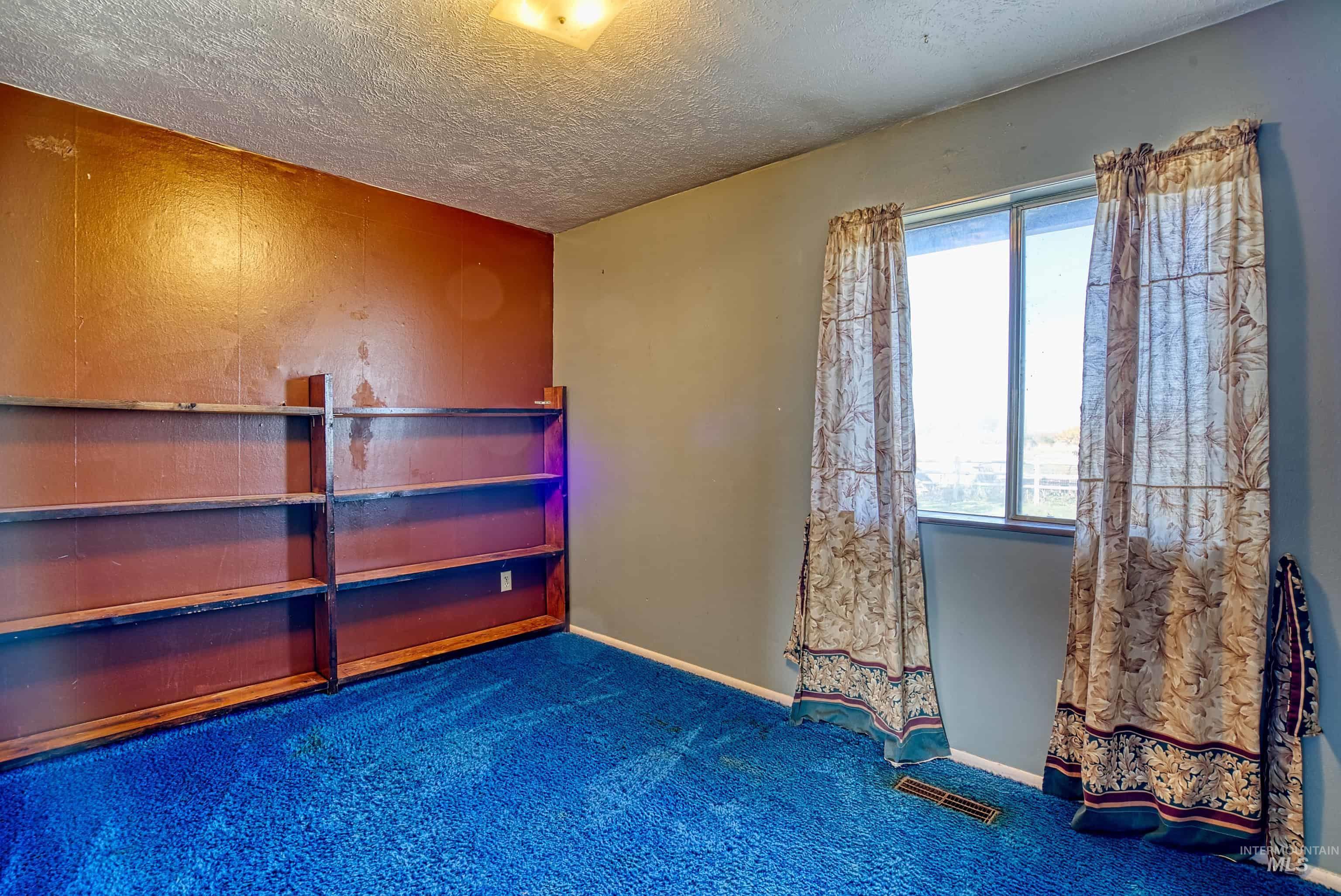425 W Peach Rd, Ontario, Oregon 97914, 5 Bedrooms, 2 Bathrooms, Residential For Sale, Price $570,000, 98998386