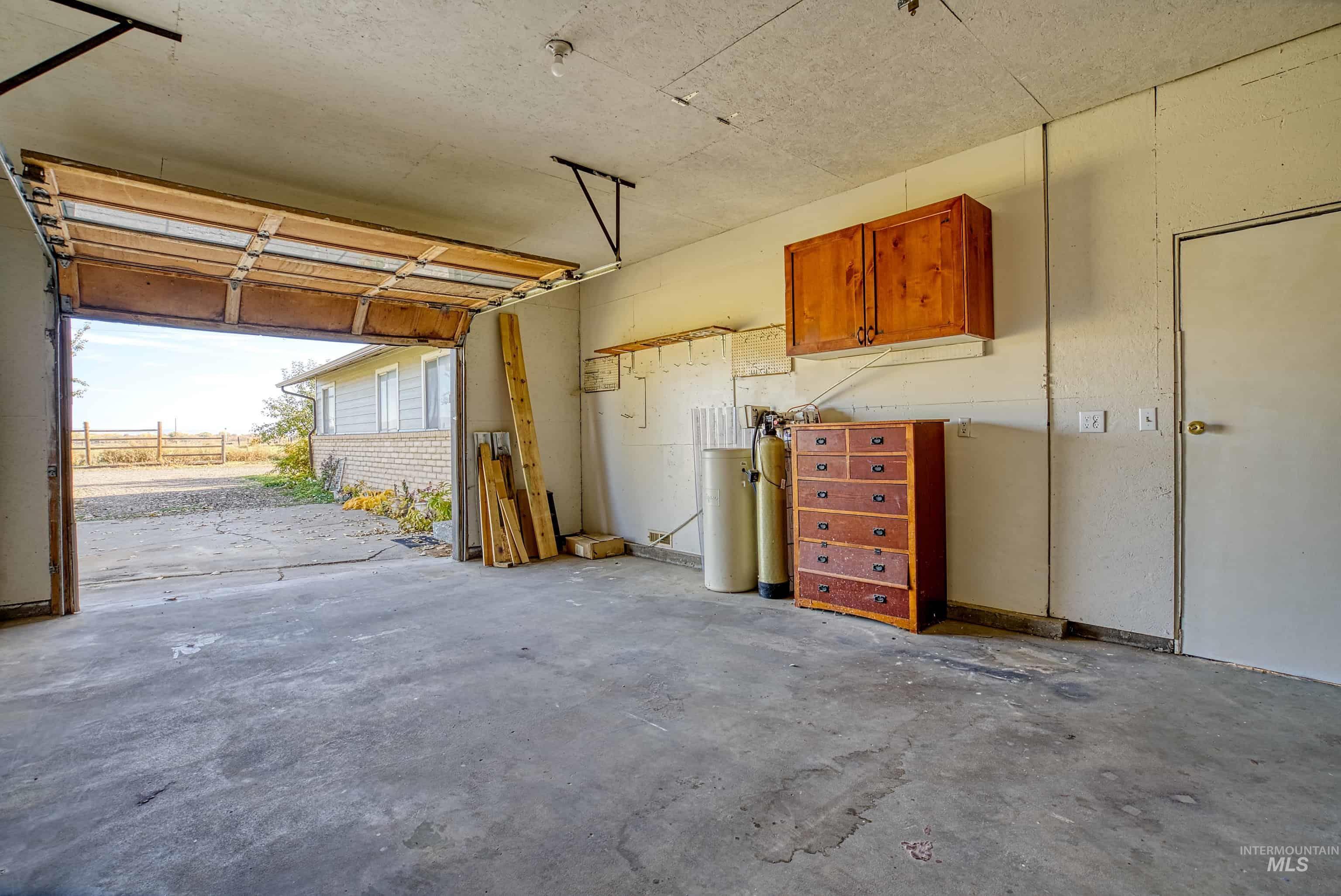 425 W Peach Rd, Ontario, Oregon 97914, 5 Bedrooms, 2 Bathrooms, Residential For Sale, Price $570,000, 98998386