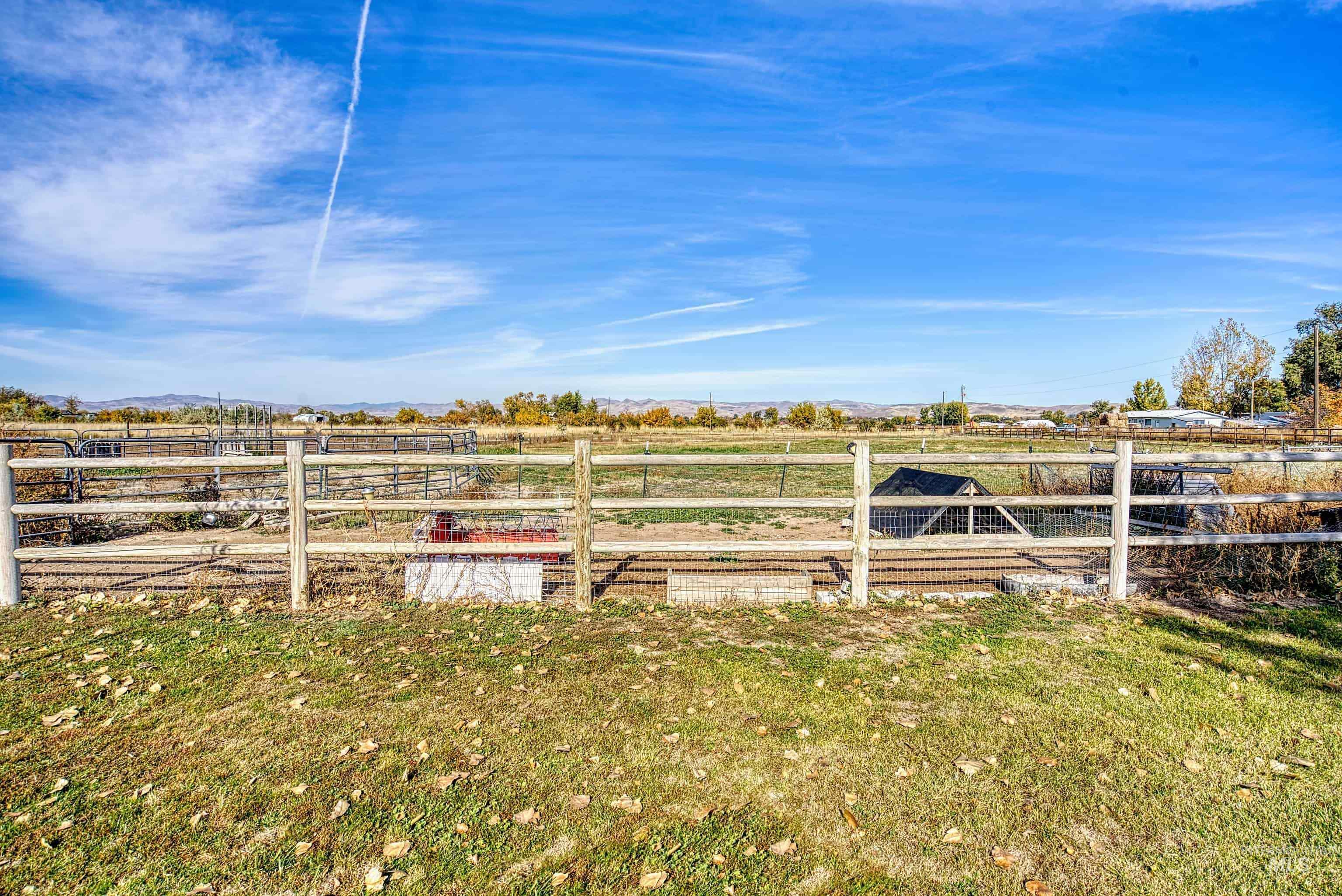 425 W Peach Rd, Ontario, Oregon 97914, 5 Bedrooms, 2 Bathrooms, Residential For Sale, Price $570,000, 98998386