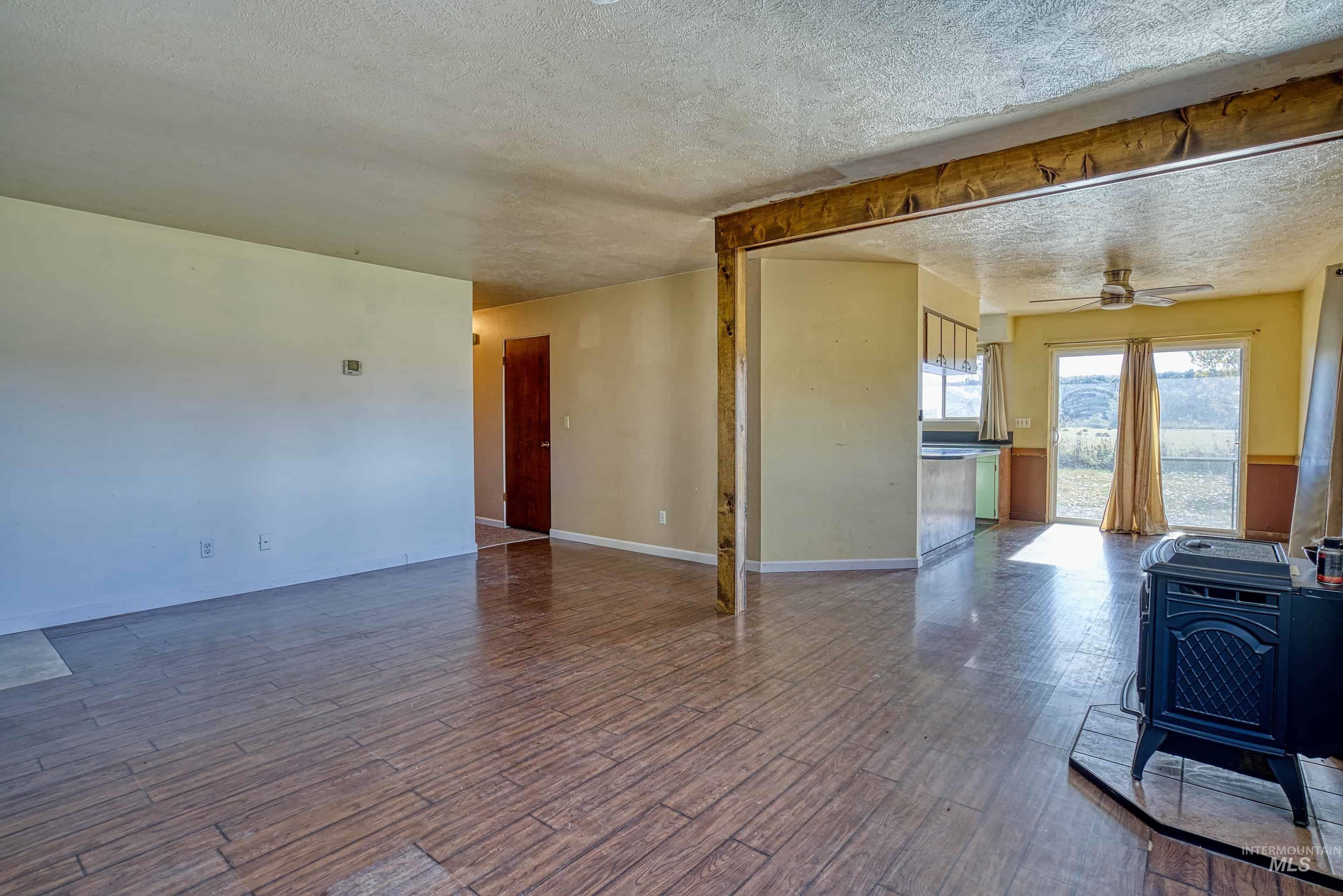 425 W Peach Rd, Ontario, Oregon 97914, 5 Bedrooms, 2 Bathrooms, Residential For Sale, Price $570,000, 98998386