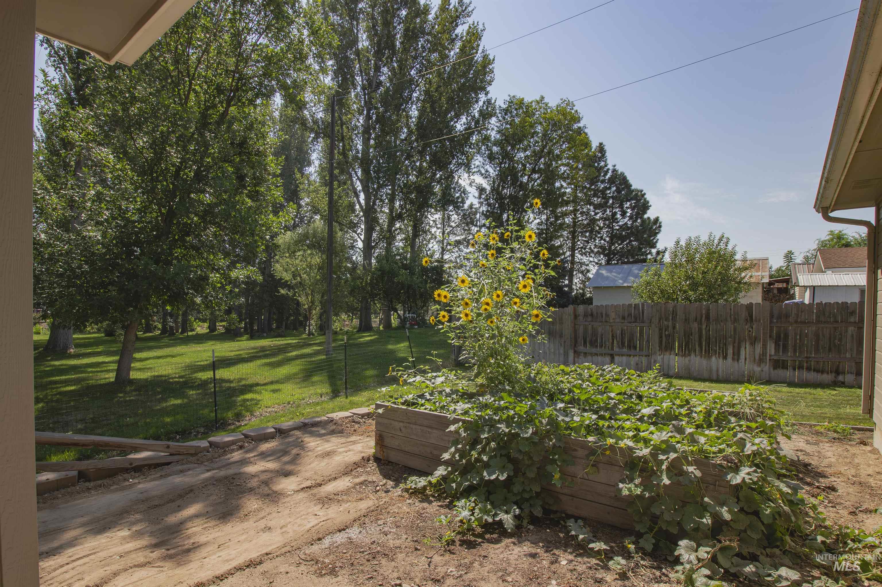 607 Peach Lane, New Plymouth, Idaho 83655, 3 Bedrooms, 2 Bathrooms, Residential For Sale, Price $460,000, 98998387