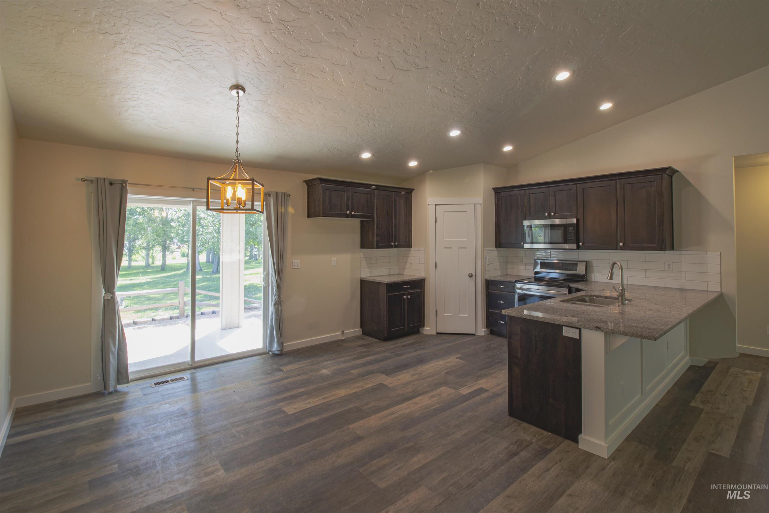 607 Peach Lane, New Plymouth, Idaho 83655, 3 Bedrooms, 2 Bathrooms, Residential For Sale, Price $460,000, 98998387