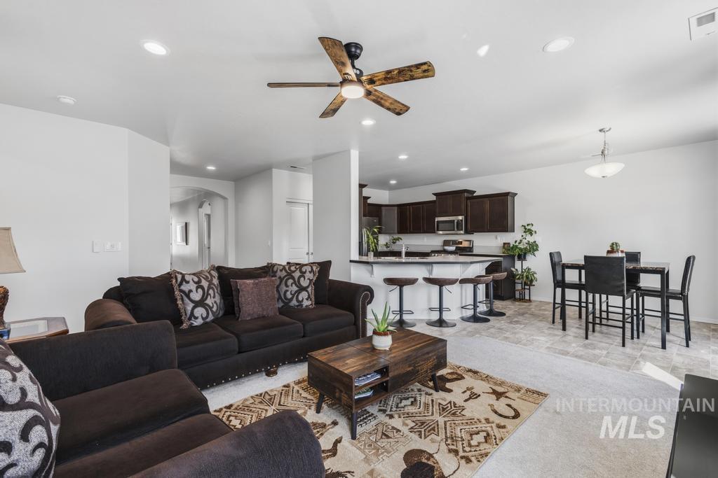522 Belville Place, Caldwell, Idaho 83605, 3 Bedrooms, 2 Bathrooms, Residential For Sale, Price $429,990,MLS 98998395