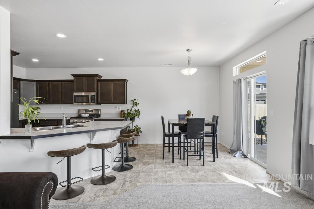 522 Belville Place, Caldwell, Idaho 83605, 3 Bedrooms, 2 Bathrooms, Residential For Sale, Price $429,990,MLS 98998395
