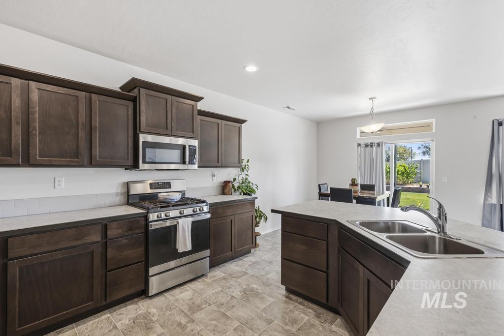 522 Belville Place, Caldwell, Idaho 83605, 3 Bedrooms, 2 Bathrooms, Residential For Sale, Price $429,990,MLS 98998395