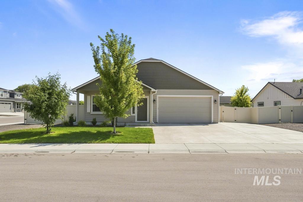 522 Belville Place, Caldwell, Idaho 83605, 3 Bedrooms, 2 Bathrooms, Residential For Sale, Price $429,990,MLS 98998395