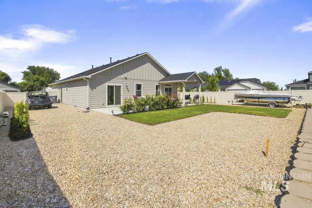 522 Belville Place, Caldwell, Idaho 83605, 3 Bedrooms, 2 Bathrooms, Residential For Sale, Price $429,990,MLS 98998395