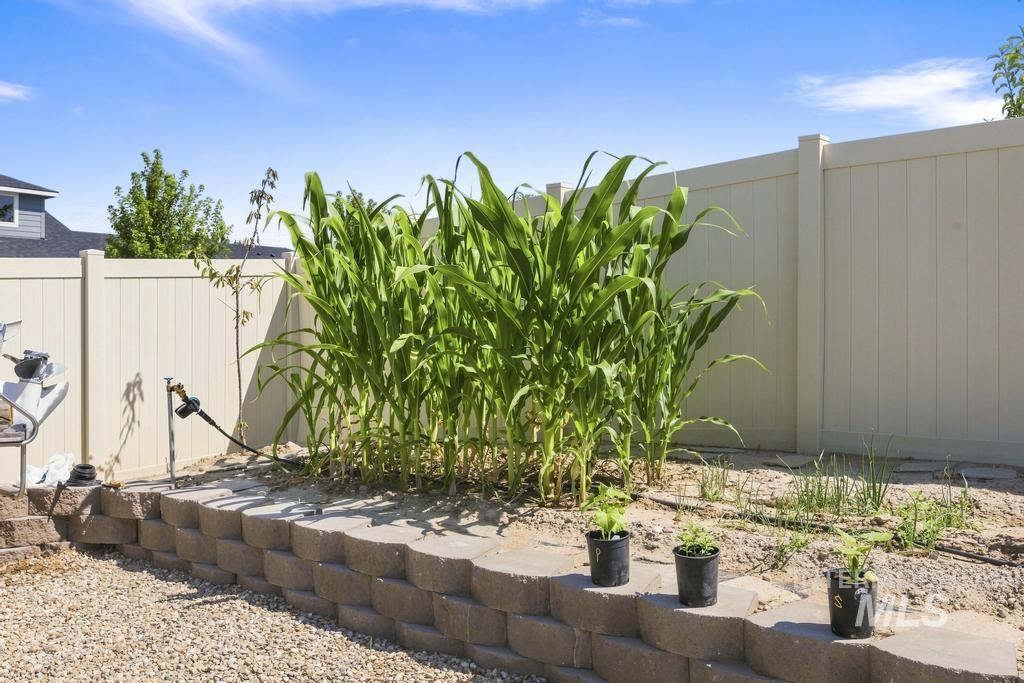 522 Belville Place, Caldwell, Idaho 83605, 3 Bedrooms, 2 Bathrooms, Residential For Sale, Price $429,990,MLS 98998395
