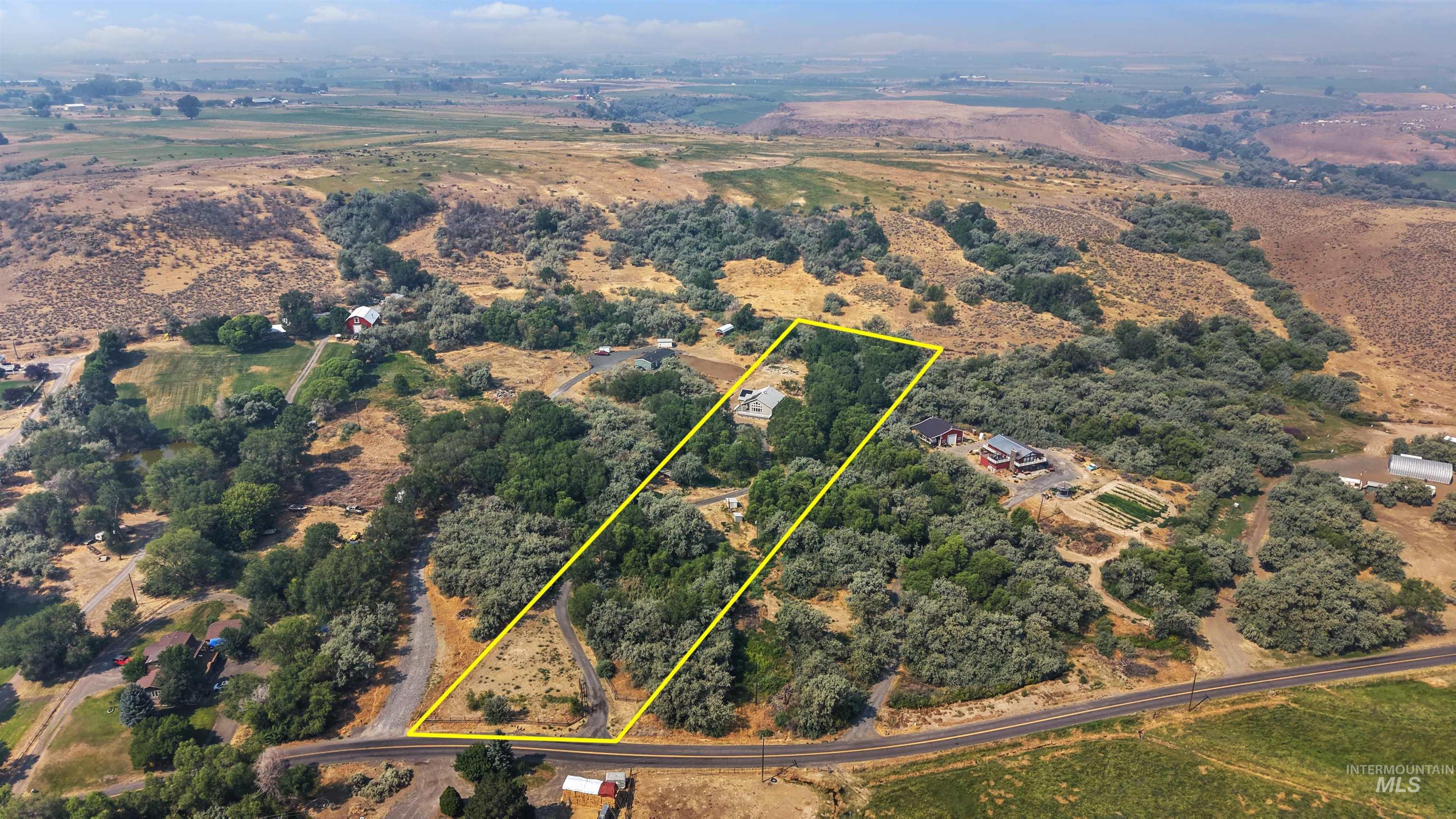 4301 Carter Pack Rd, Buhl, Idaho 83316, 3 Bedrooms, 2 Bathrooms, Residential For Sale, Price $495,000,MLS 98998397